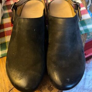 Dansko Merrin women’s size 38 or 7.5/8 Leather Clogs with Buckle!